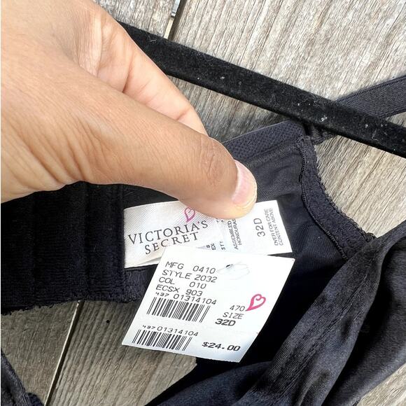 Victoria's Secret | NWT Rare Vtg Second Skin Satin Classic Full Coverage Bra 32D - Picture 2 of 8